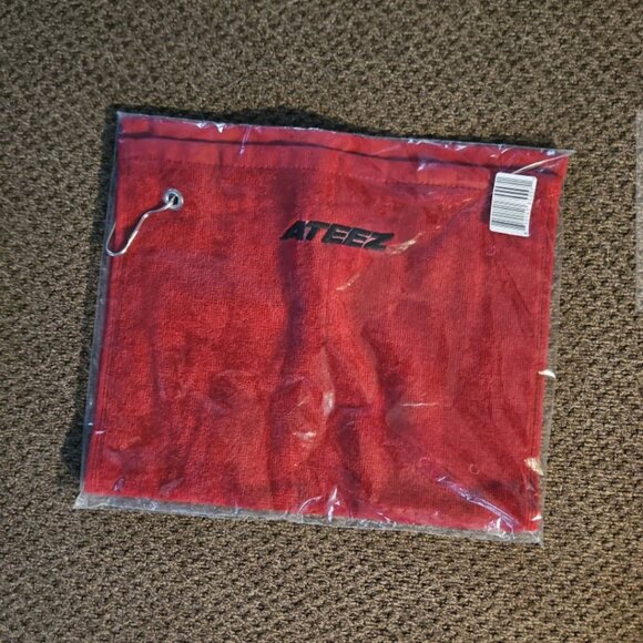 Ateez Hello82 Pop Up Towel - Picture 1 of 3
